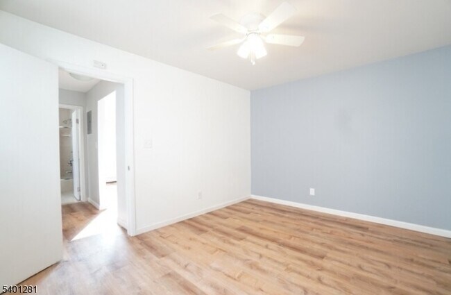 Foto del edificio - 273 Hoover Ave