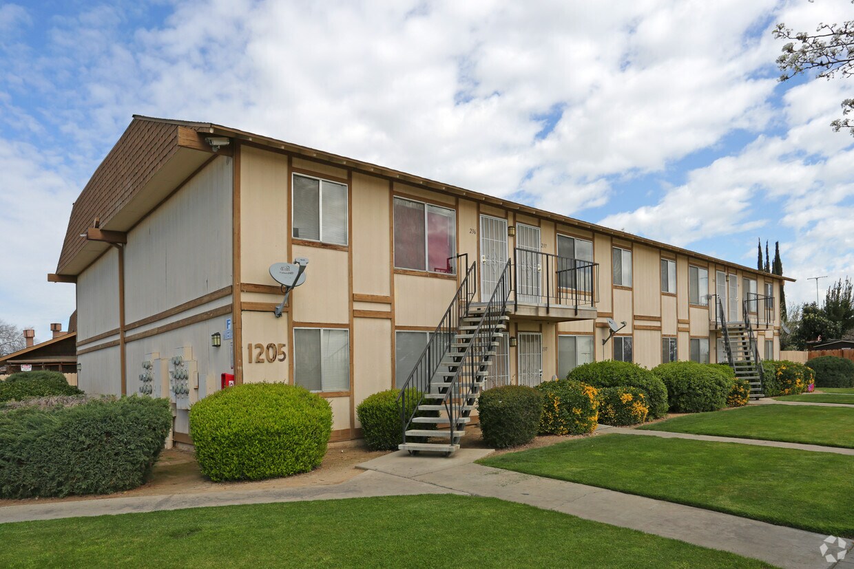 Primary Photo - Lakeland Apartments