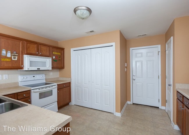 Building Photo - 4 br, 2 bath House - 1936 Yellowbrick Rd.