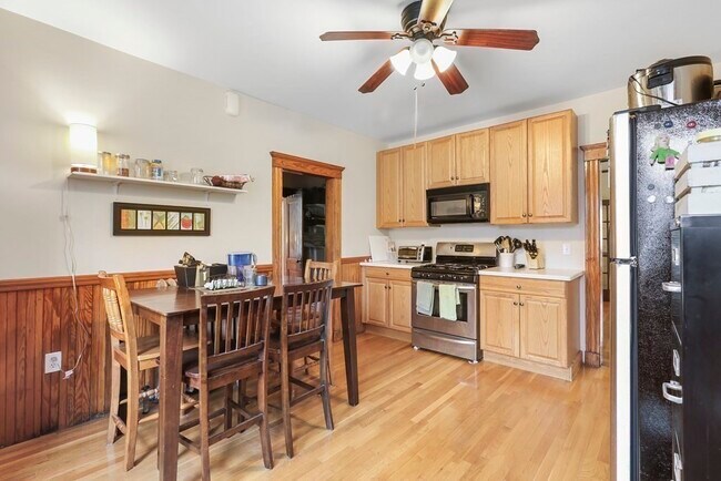 Building Photo - 37 Gladstone St