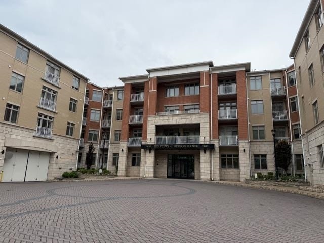 Foto del edificio - 7400 River Rd