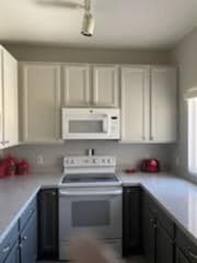 Building Photo - SHORT TERM RENTAL FULLY FURNISHED  Availab...