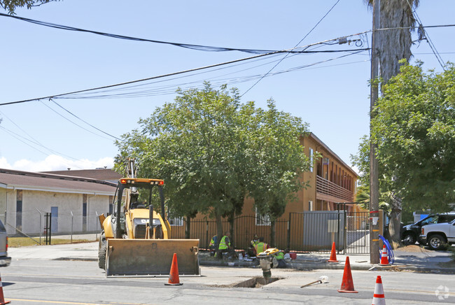 Building Photo - 1739 McLaughlin Ave