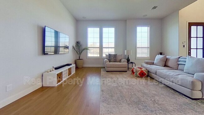 Foto del edificio - 2550 N Collins Blvd
