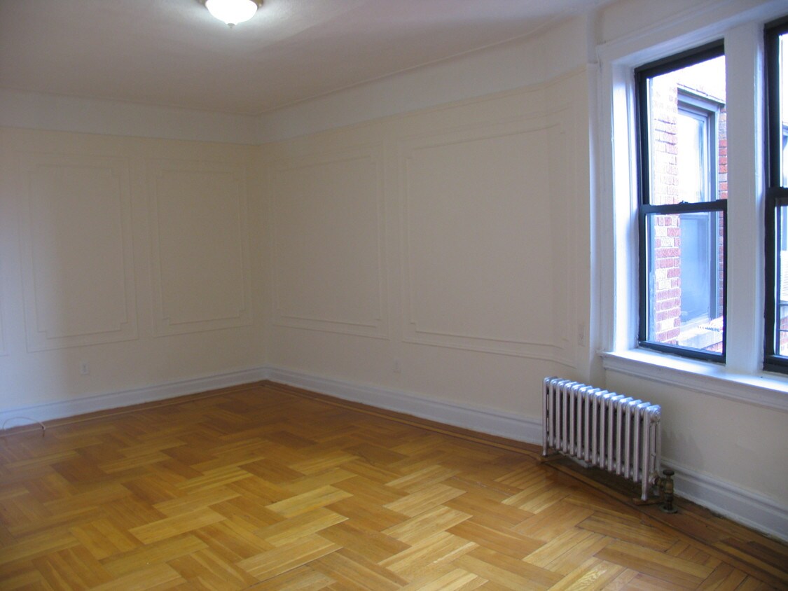 Primary Photo - 34-20 30th St