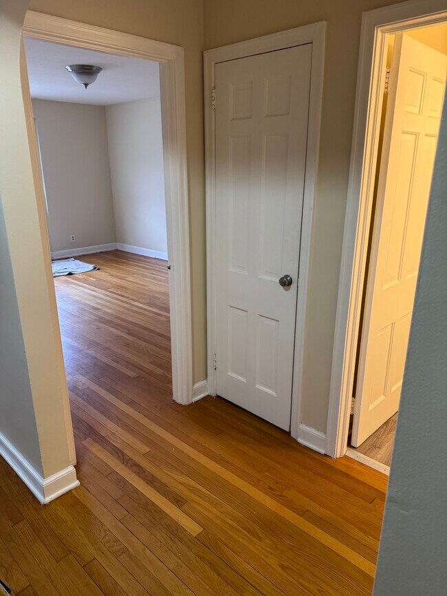 Foto del edificio - 877 Farmington Ave