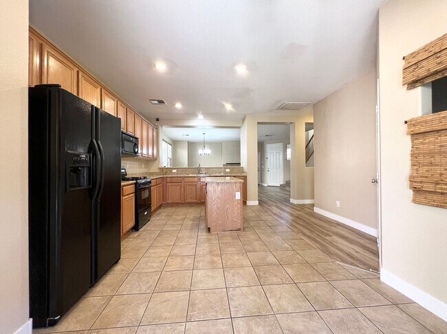 Foto del edificio - Beautiful 4-bedroom, 2.5-bathroom house