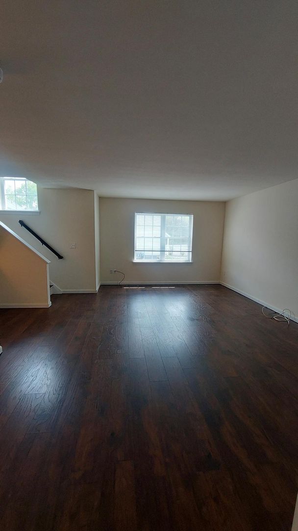 Foto del edificio - Spacious Townhouse w/Renovated Bathroom