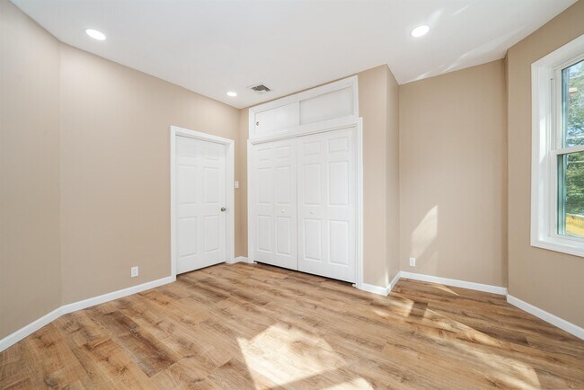 Building Photo - 136 Sherman Pl