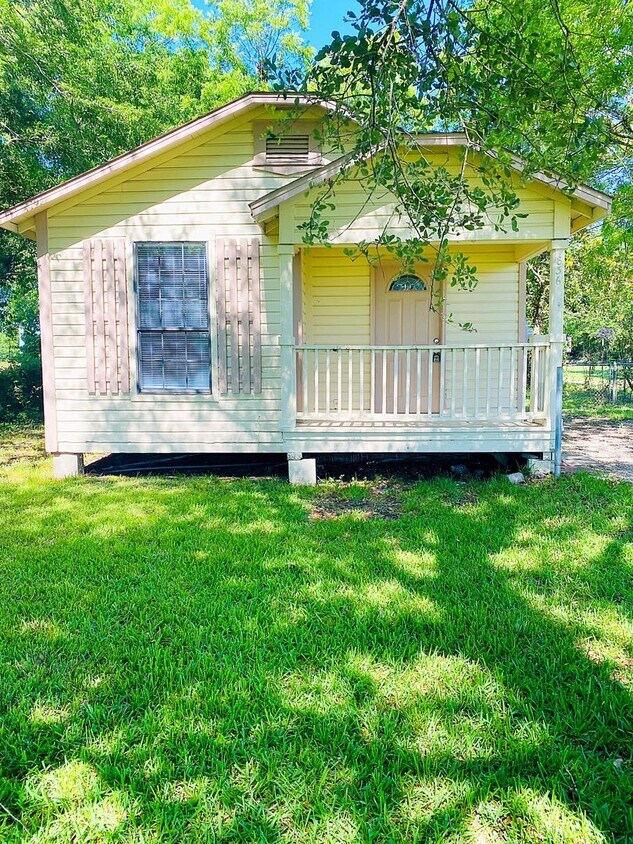Foto principal - 836 N Meeker Rd