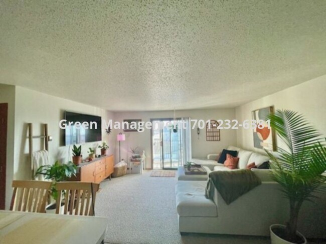 Building Photo - 2 Bedroom on 3rd Floor