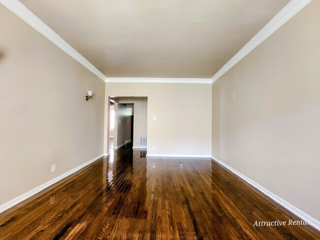 Foto del edificio - 2648 E 78th St