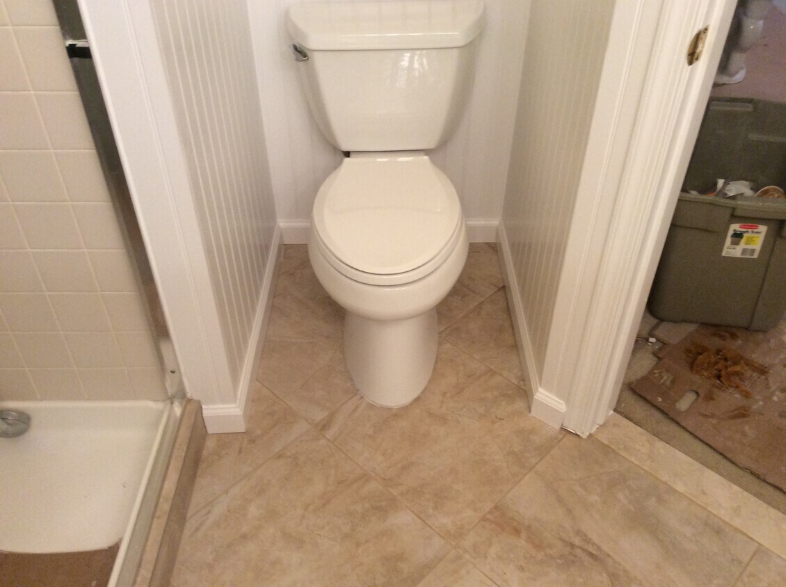 Master bath - 122 Mowat Cir