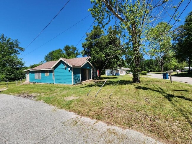 901 N Hamlett Sy, Atenas - 901 N Hamlett St