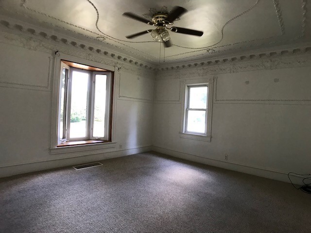 Building Photo - 113 W Dewey St