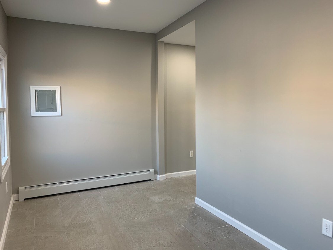 Primary Photo - 475 Beach 44th St