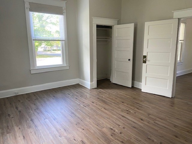 Foto del edificio - 1105 Ewing Blvd