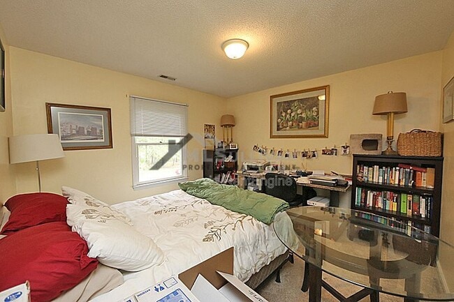 Building Photo - 3606 Manford Dr