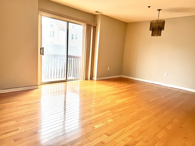 Building Photo - 140 Highland Ave