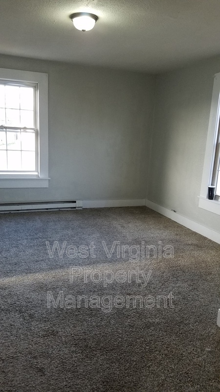 Building Photo - 807 S Oakwood Ave