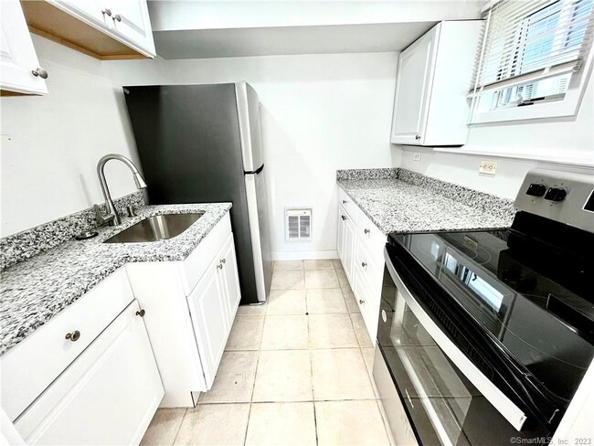 Foto del edificio - 106 Limewood Ave