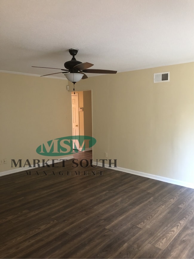 Building Photo - SOUTHSIDE - WINDSOR FOREST