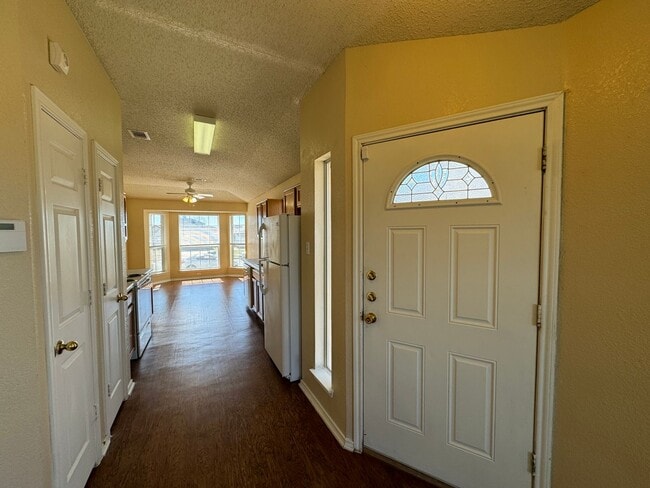 Building Photo - 360 Virtual Tour Available