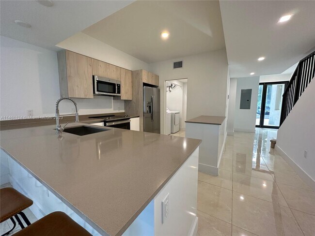 Foto del edificio - 5481 N Oaks Pl