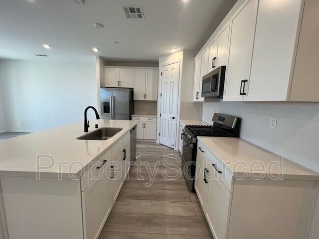 Building Photo - 15618 Testarossa St