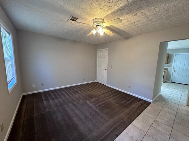 Foto del edificio - 502 Oakwood Ct