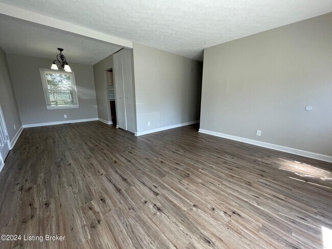 Foto del edificio - 10107 Whipps Mill Rd