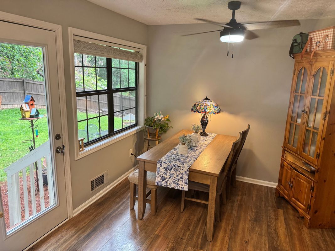 Building Photo - 4330 Falcon Crest Dr