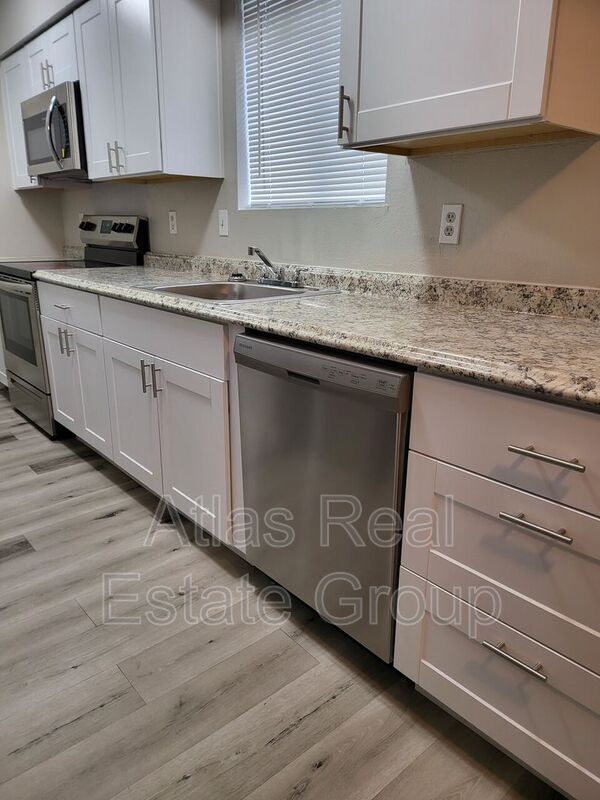 Primary Photo - 755 W 1st Ave
