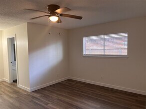 Building Photo - 12418 A Bar Dr