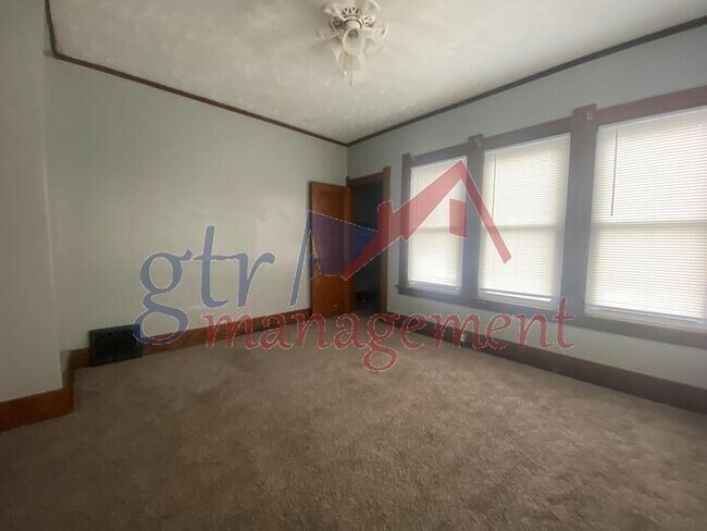 Foto del edificio - 2432 Laurel Ave