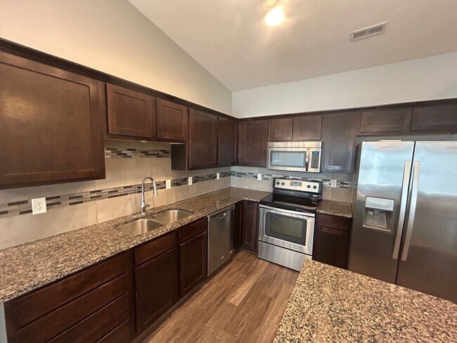 Foto del edificio - 5974 Pinnacle Pl