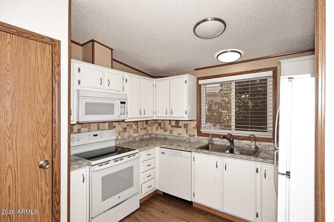 Foto del edificio - 6249 S Pinehurst Dr