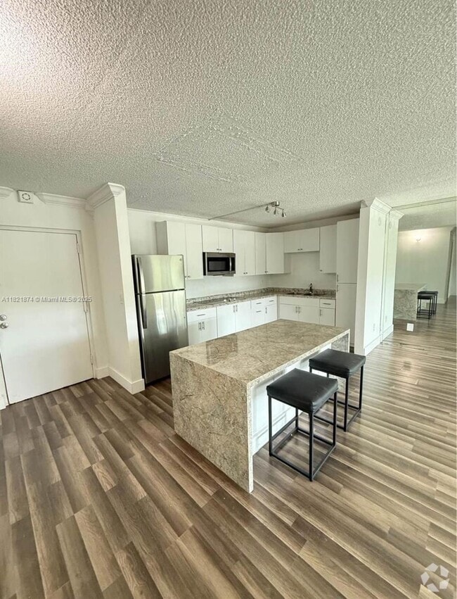 Building Photo - 14840 Naranja Lakes Blvd