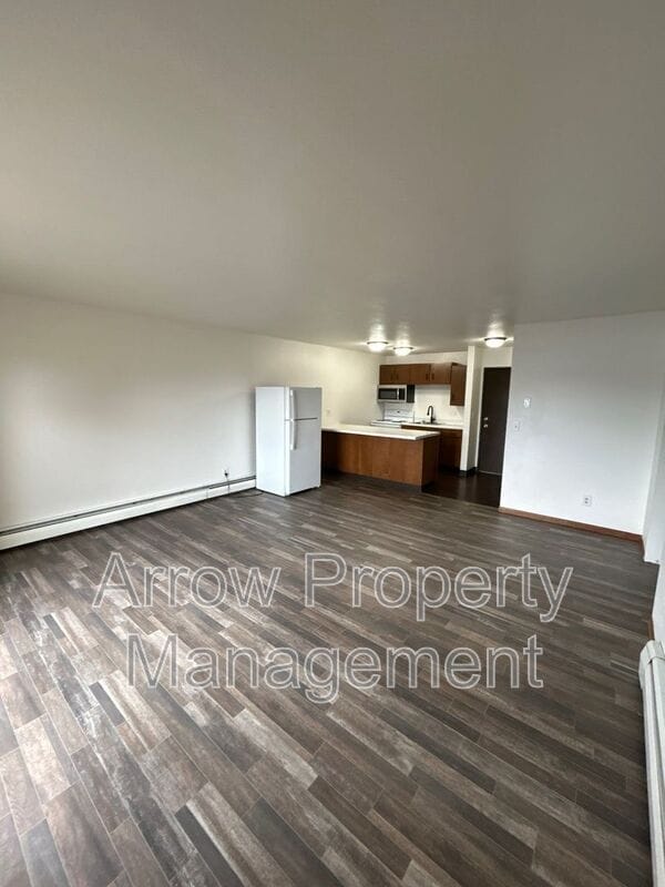 Building Photo - 215 E Arbor Ave