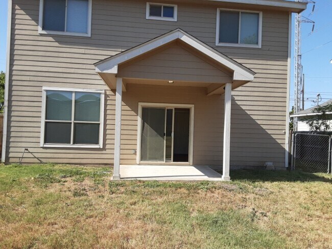 Foto del edificio - 106 Cornell Ave