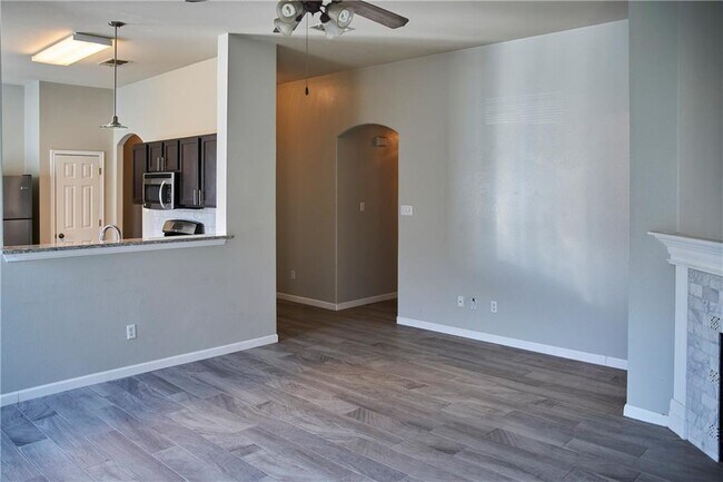 Building Photo - 705 Goldenrod St