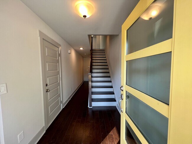 Building Photo - Luxurious 3BR/3.5BA Townhome Available Now!