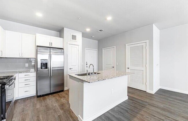 Photo - 9311 Vista W Dr Apartment