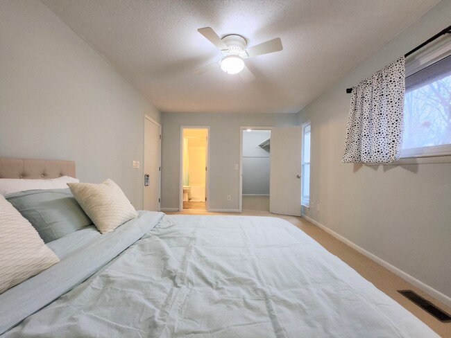 Master bedroom - 3917 Wendy Ln