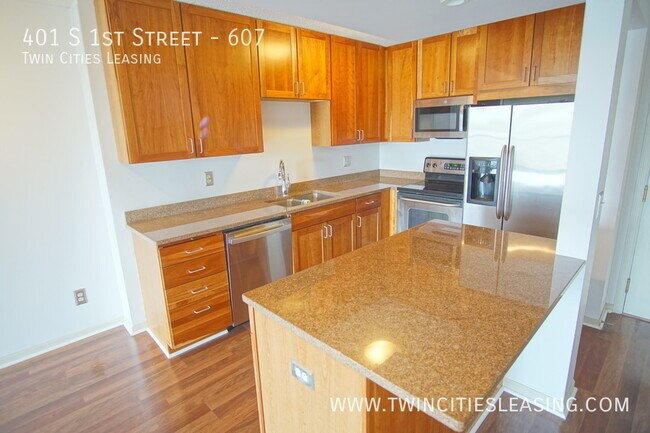 Building Photo - Spectacular Condo overlooking the Stone Ar...