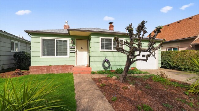 Foto del edificio - Charming 3BR House in Salem