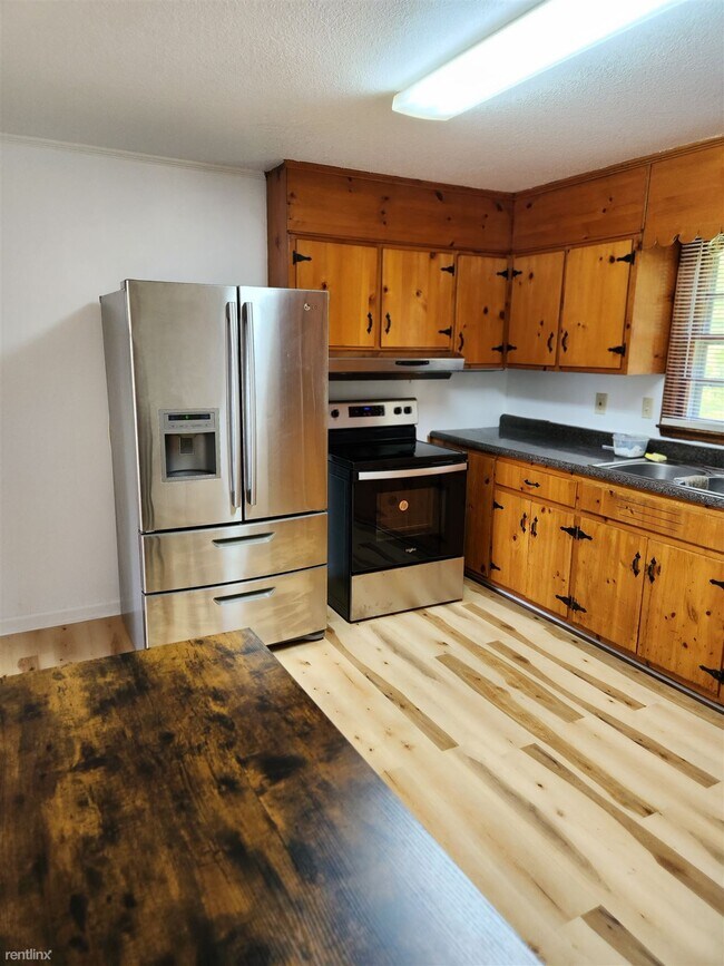Building Photo - 3 br, 1 bath House - 389 Collins Road Home