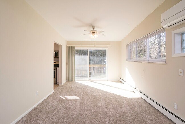 Building Photo - 524 Bemidji Ct