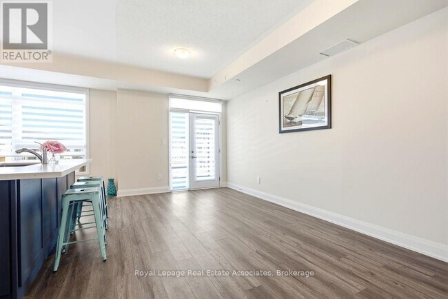 Photo du bâtiment - 1569 Rose Way