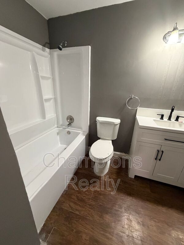 Building Photo - 11 Clausen Dr